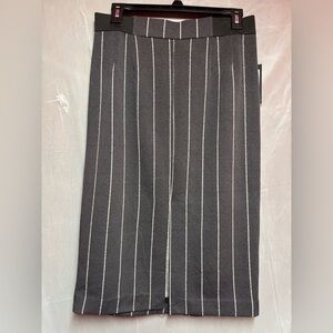 Worthington NWT Black and White Striped Pencil Skirt with front‎ slit. Size 6
